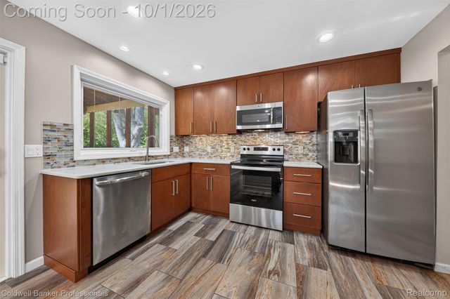 1171 Barneswood Lane, Rochester Hills, MI 48306