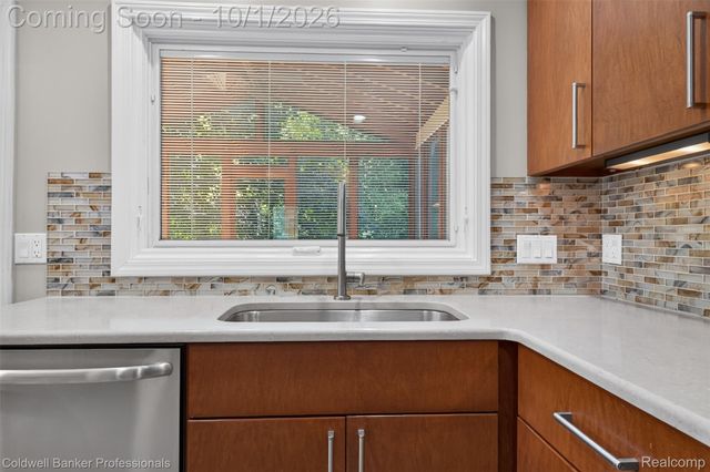 1171 Barneswood Lane, Rochester Hills, MI 48306