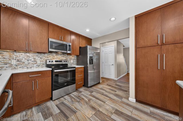 1171 Barneswood Lane, Rochester Hills, MI 48306