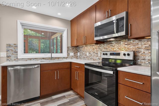 1171 Barneswood Lane, Rochester Hills, MI 48306