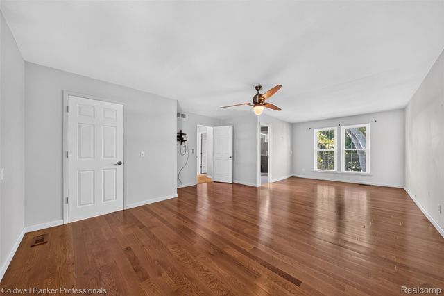 1171 Barneswood Lane, Rochester Hills, MI 48306