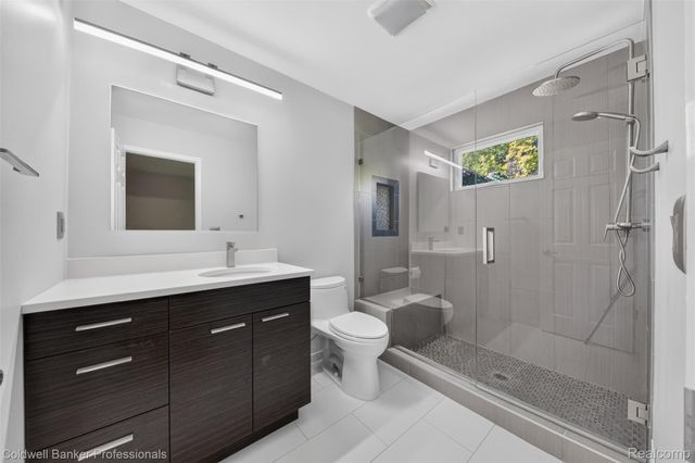 1171 Barneswood Lane, Rochester Hills, MI 48306