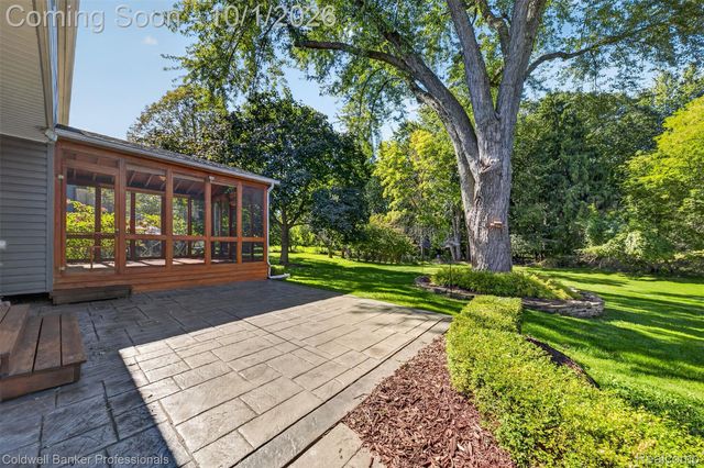 1171 Barneswood Lane, Rochester Hills, MI 48306