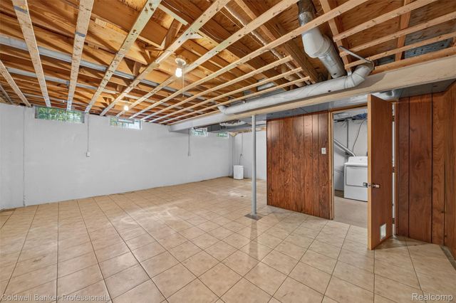 1171 Barneswood Lane, Rochester Hills, MI 48306