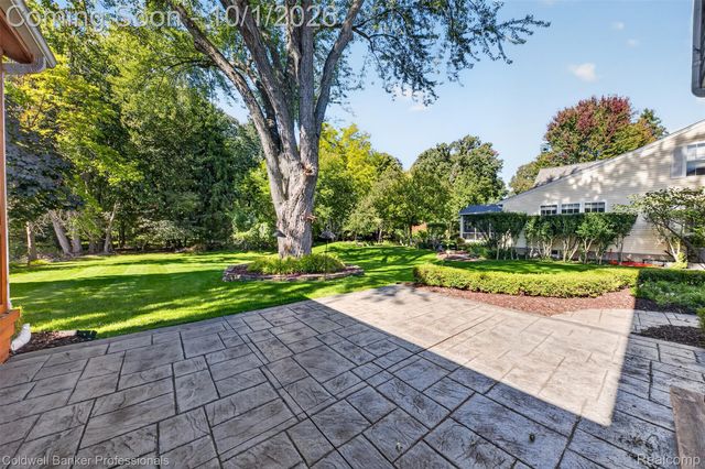 1171 Barneswood Lane, Rochester Hills, MI 48306