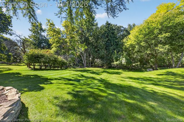 1171 Barneswood Lane, Rochester Hills, MI 48306
