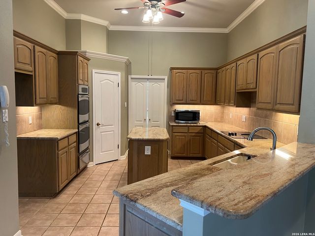 18211 CRYSTAL RIDGE DR, San Antonio, TX 78259