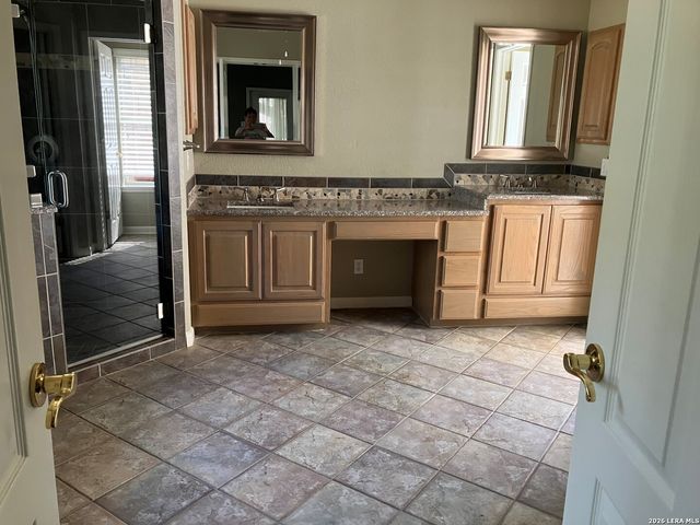 18211 CRYSTAL RIDGE DR, San Antonio, TX 78259