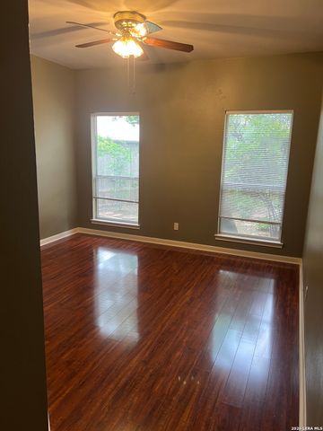 18211 CRYSTAL RIDGE DR, San Antonio, TX 78259