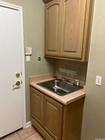 18211 CRYSTAL RIDGE DR, San Antonio, TX 78259