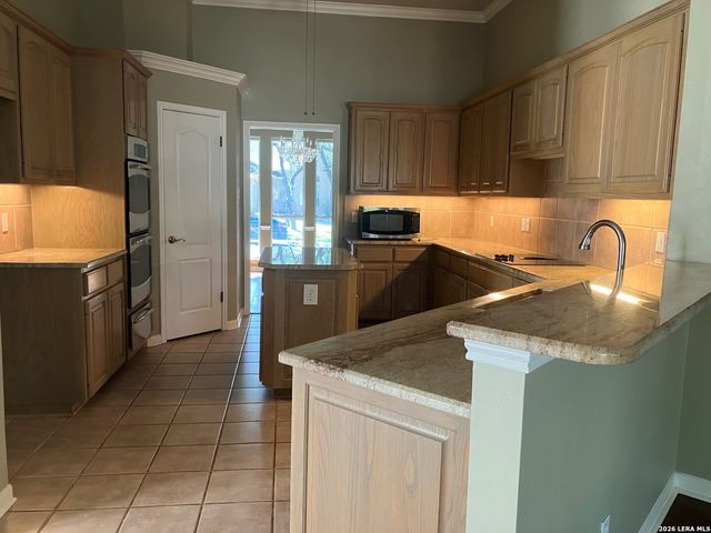 18211 CRYSTAL RIDGE DR, San Antonio, TX 78259