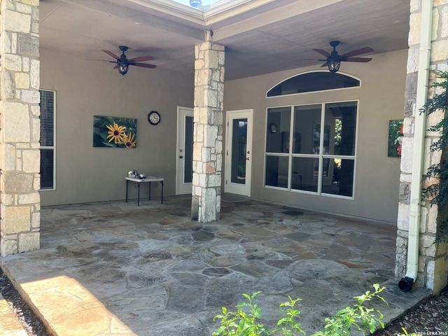 18211 CRYSTAL RIDGE DR, San Antonio, TX 78259