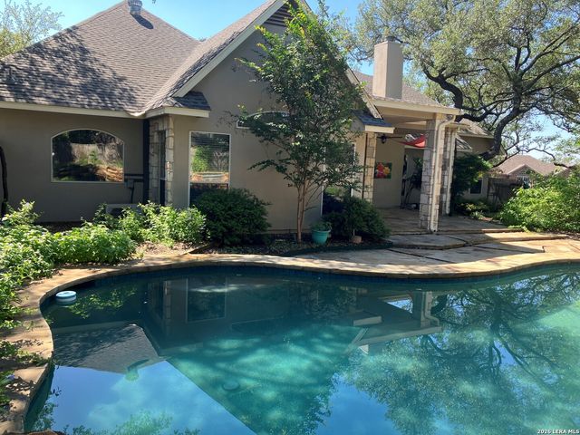 18211 CRYSTAL RIDGE DR, San Antonio, TX 78259