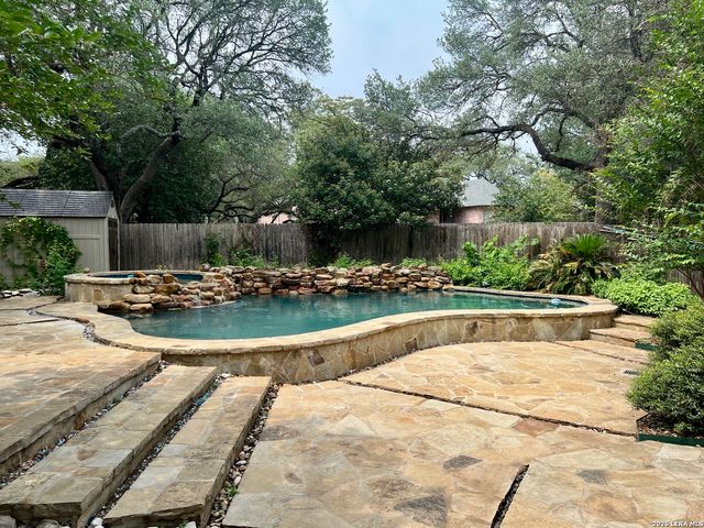 18211 CRYSTAL RIDGE DR, San Antonio, TX 78259