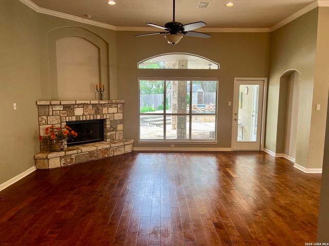 18211 CRYSTAL RIDGE DR, San Antonio, TX 78259