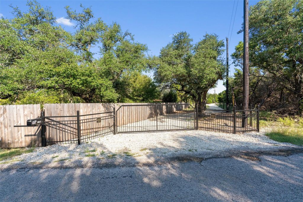 1040 County Road 323A, Liberty Hill, TX 78642