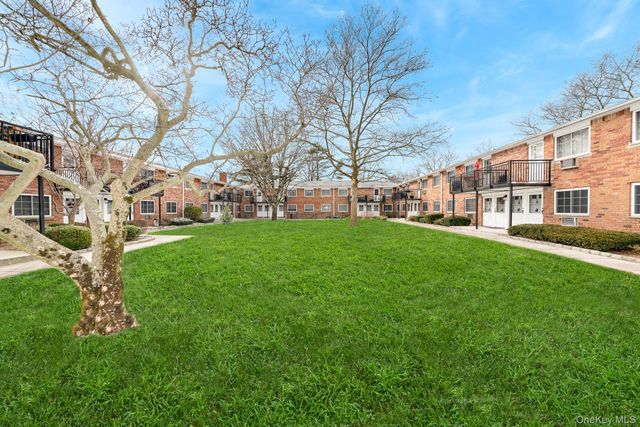 1233 Melville Road 60, East Farmingdale, NY 11753