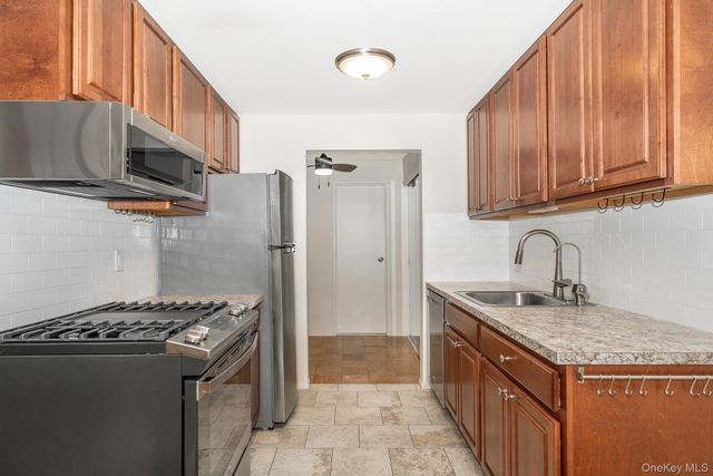 1233 Melville Road 60, East Farmingdale, NY 11753