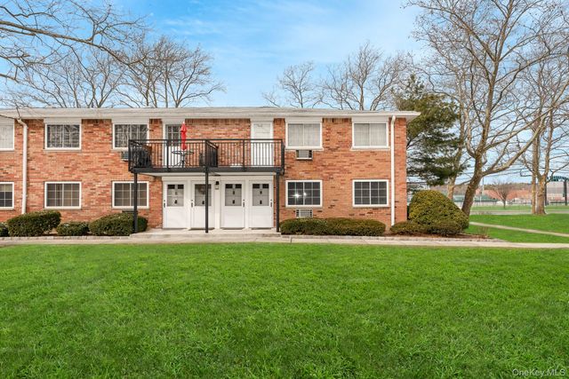 1233 Melville Road 60, East Farmingdale, NY 11753