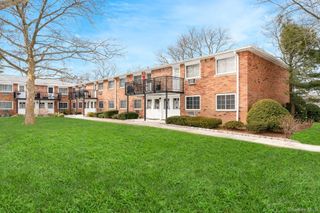 1233 Melville Road 60, East Farmingdale, NY 11753