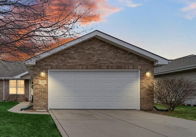 1205 W 84th Lane, Merrillville, IN 46410