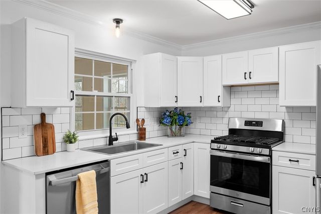 8196 Rizzo Drive, Clay, NY 13041