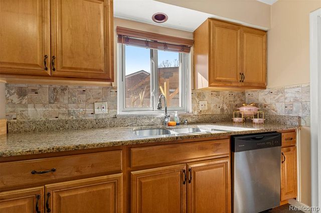7351 N Gulley Road, Dearborn Heights, MI 48127