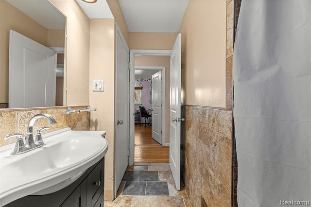 7351 N Gulley Road, Dearborn Heights, MI 48127