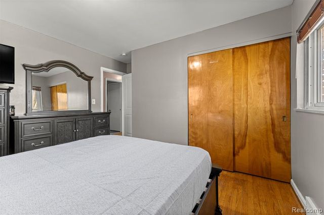 7351 N Gulley Road, Dearborn Heights, MI 48127