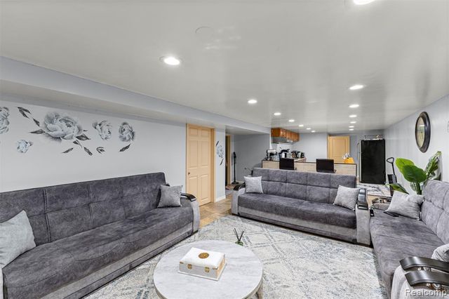 7351 N Gulley Road, Dearborn Heights, MI 48127