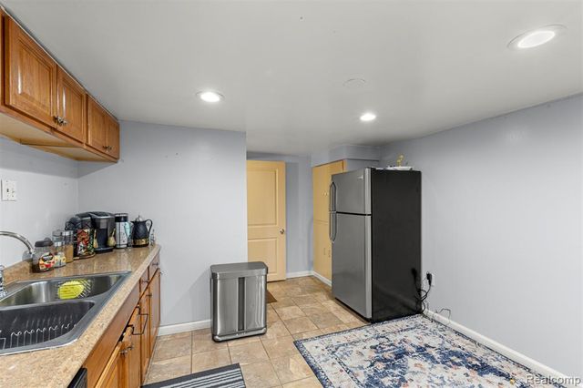7351 N Gulley Road, Dearborn Heights, MI 48127