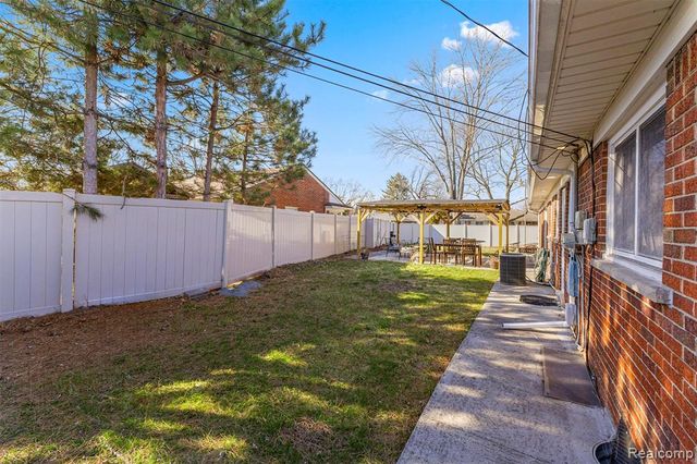 7351 N Gulley Road, Dearborn Heights, MI 48127