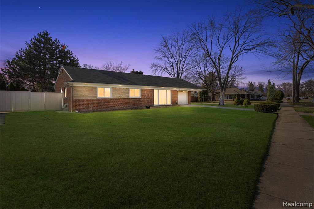 7351 N Gulley Road, Dearborn Heights, MI 48127
