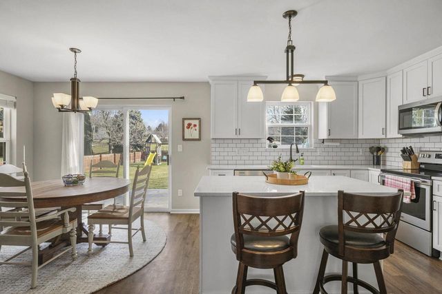 513 Bridlewood Lane, Watertown, WI 53094