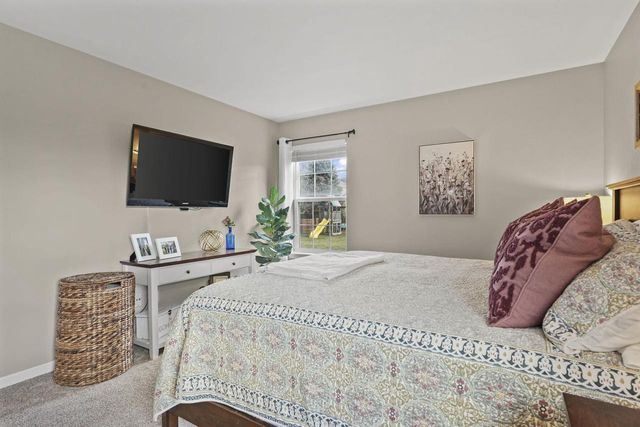 513 Bridlewood Lane, Watertown, WI 53094