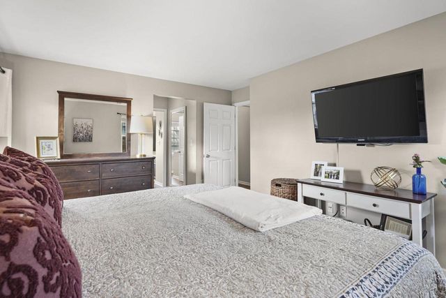 513 Bridlewood Lane, Watertown, WI 53094