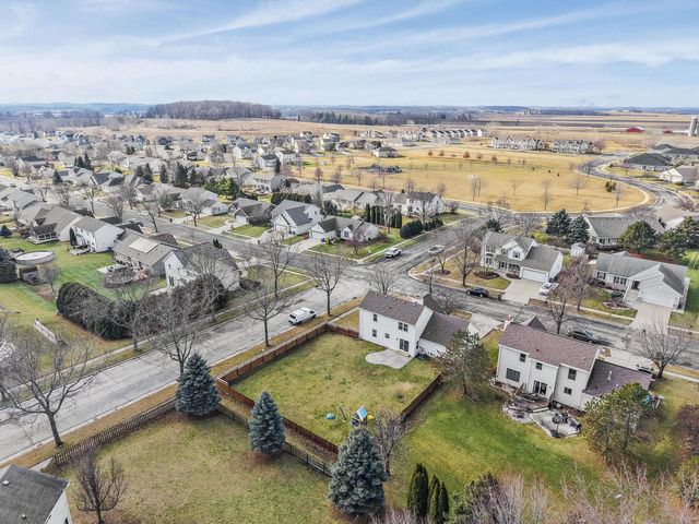 513 Bridlewood Lane, Watertown, WI 53094