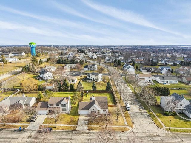 513 Bridlewood Lane, Watertown, WI 53094