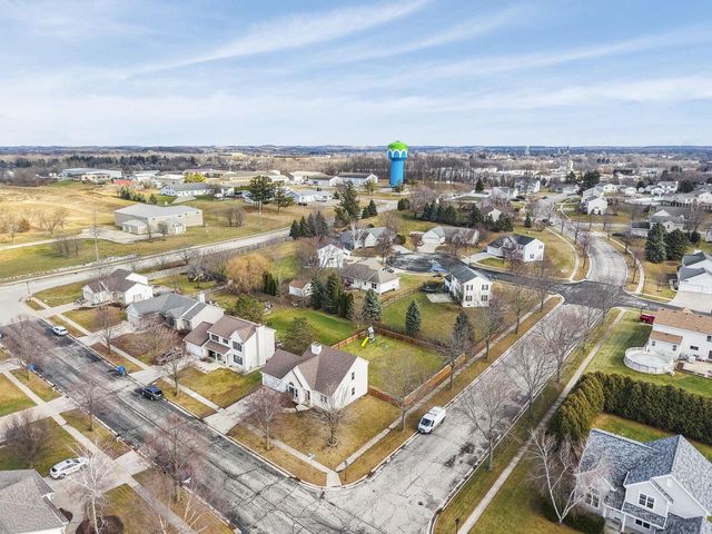 513 Bridlewood Lane, Watertown, WI 53094