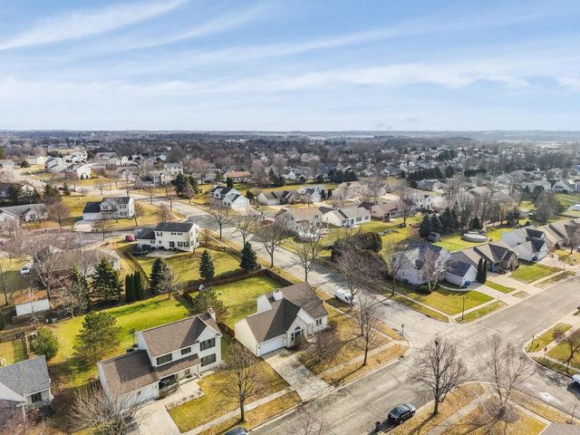 513 Bridlewood Lane, Watertown, WI 53094