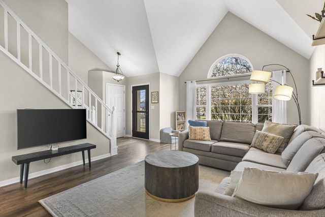 513 Bridlewood Lane, Watertown, WI 53094