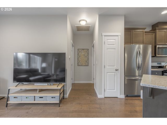 349 IRVING Rd, Eugene, OR 97404