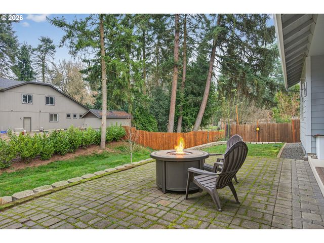 349 IRVING Rd, Eugene, OR 97404