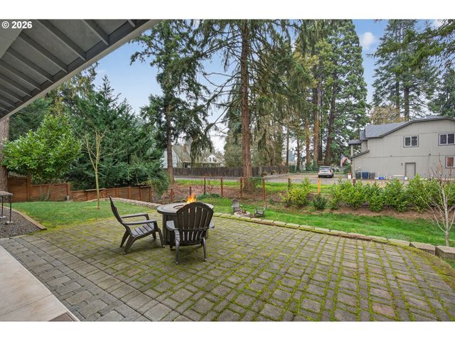 349 IRVING Rd, Eugene, OR 97404