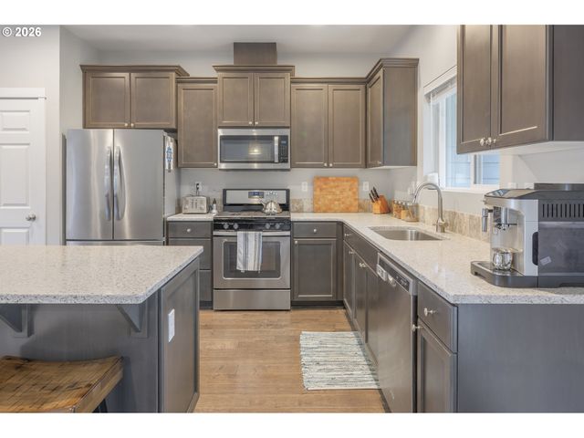 349 IRVING Rd, Eugene, OR 97404