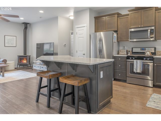 349 IRVING Rd, Eugene, OR 97404