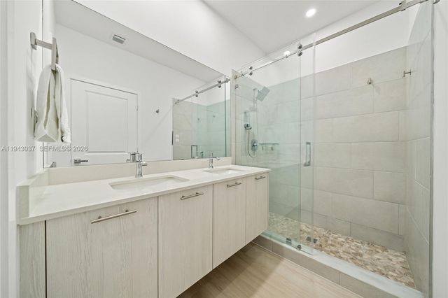 4648 NW 83rd Ave, Doral, FL 33166