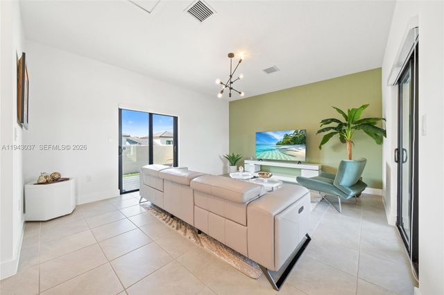 4648 NW 83rd Ave, Doral, FL 33166