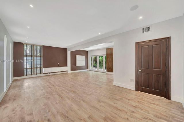 111 S Hibiscus Dr, Miami Beach, FL 33139