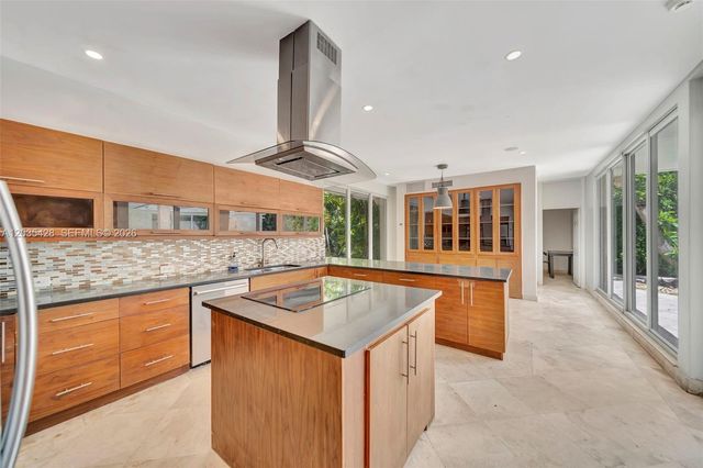 111 S Hibiscus Dr, Miami Beach, FL 33139